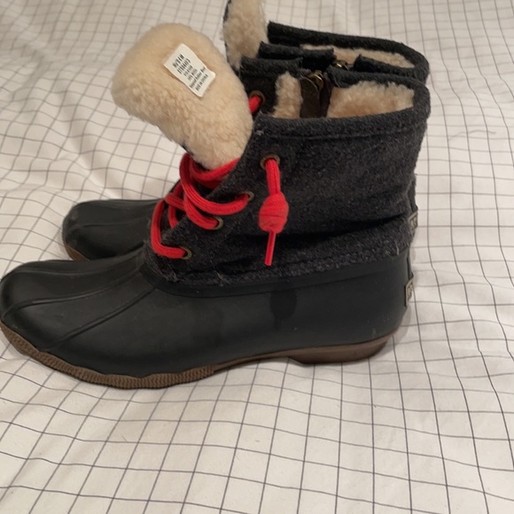 Wonens size 6 Sperry Boots. - Picture 5 of 5